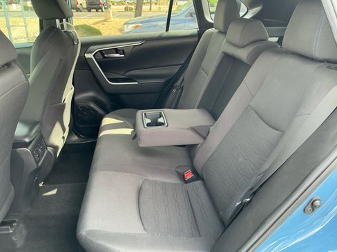 Used 2022 Toyota RAV4 SE w/ Convenience Package image 17