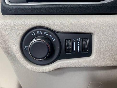 Used 2023 Chrysler Voyager LX FWD image 24
