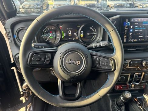 Used 2025 Jeep Wrangler Unlimited Rubicon 4xe w/ Technology Group image 10