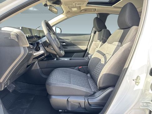 New 2025 Nissan Kicks SV w/ SV Premium Package image 4