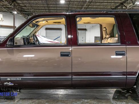 Used 1997 Chevrolet Suburban 2WD w/ Preferred Equipment Group 3 image 23