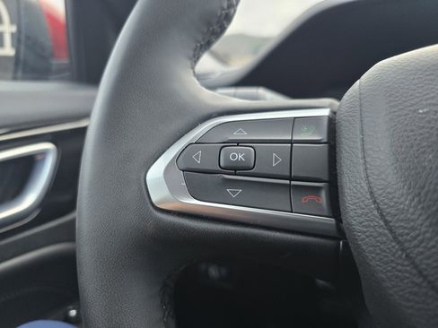 Used 2023 Jeep Compass Limited image 14