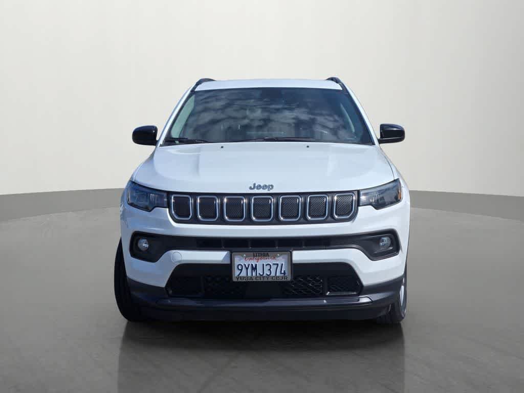 Used 2022 Jeep Compass Latitude w/ Convenience Group AWD/4WD image 2