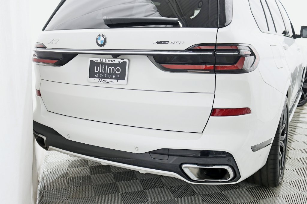 Used 2024 BMW X7 xDrive40i w/ M Sport Package AWD/4WD image 12