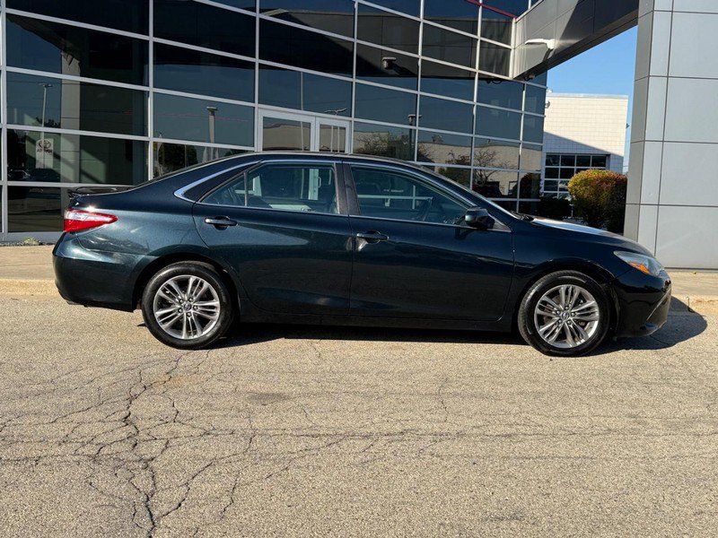Used 2015 Toyota Camry SE FWD image 2