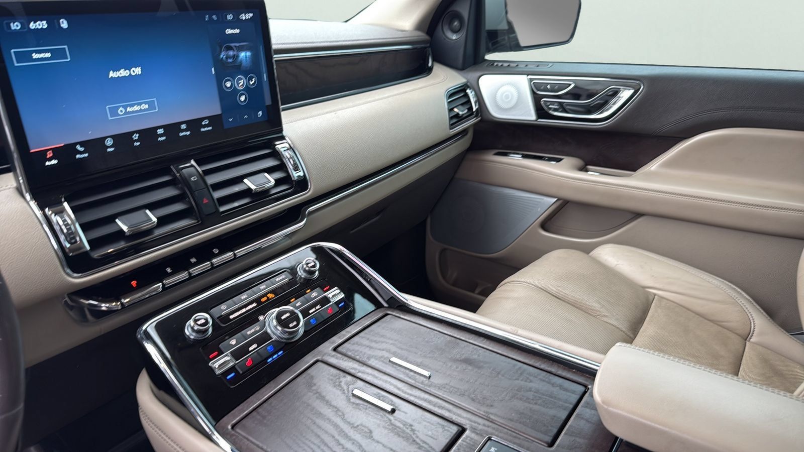 Used 2023 Lincoln Navigator L Reserve AWD/4WD image 19