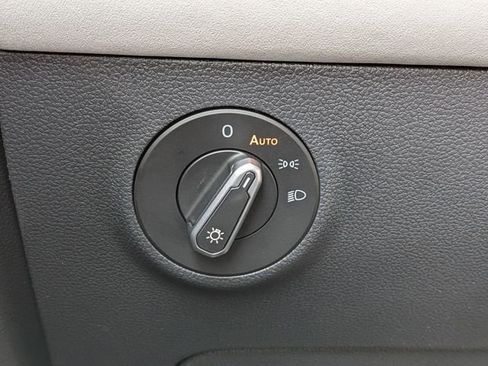 New 2026 Volkswagen Taos SE image 20