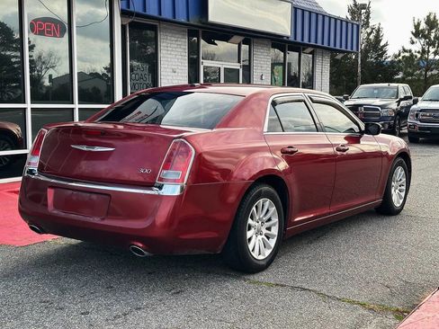 Used 2014 Chrysler 300 image 3