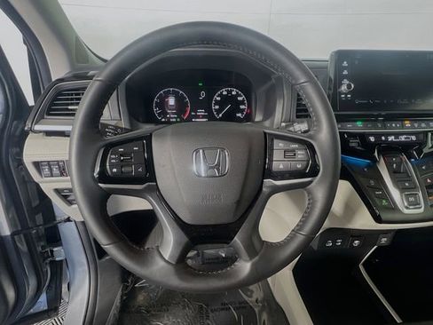 Used 2025 Honda Odyssey Touring image 16