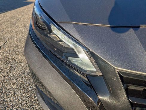 Used 2025 Nissan Altima 2.5 SR image 10