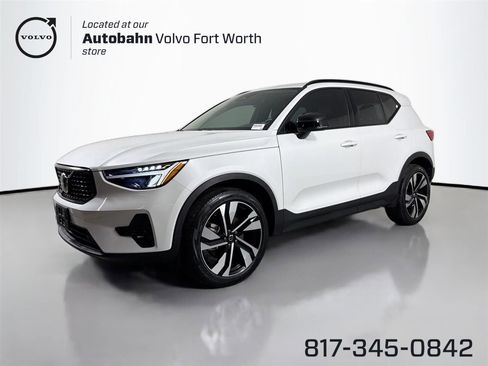 Certified 2023 Volvo XC40 B5 Plus image 1