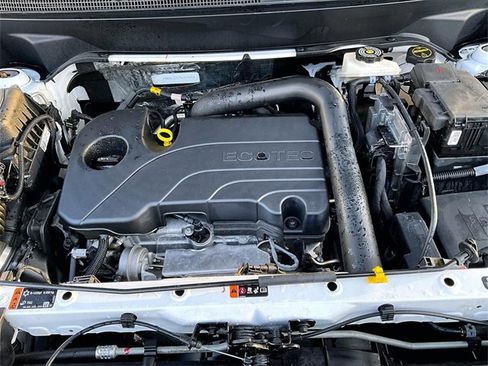 Used 2024 GMC Terrain SLE image 32