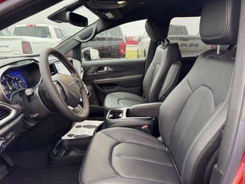 New 2026 Chrysler Pacifica Select image 9