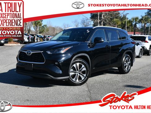 Certified 2022 Toyota Highlander XLE image 1