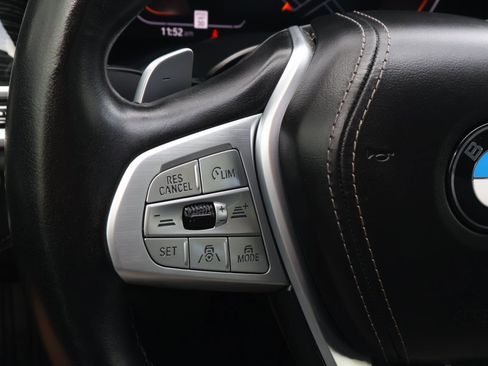 Used 2022 BMW 740i image 25