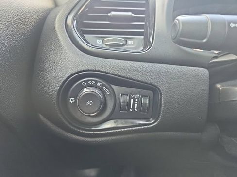 Used 2023 Jeep Renegade Altitude AWD/4WD image 10