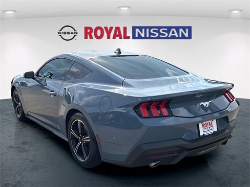 Used 2025 Ford Mustang Coupe image 5