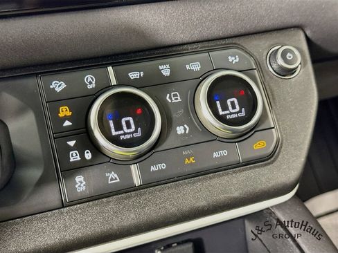 Used 2022 Land Rover Defender 110 S AWD/4WD image 21