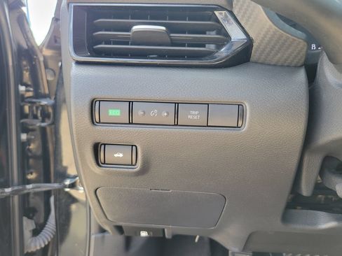 Used 2024 Nissan Sentra SV FWD image 32