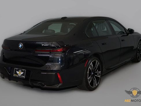 Used 2023 BMW 740i image 6