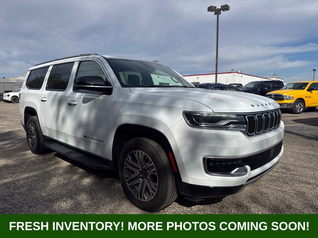 Used 2024 Jeep Wagoneer L Series II w/ Flexible Seating Group RWD image 1