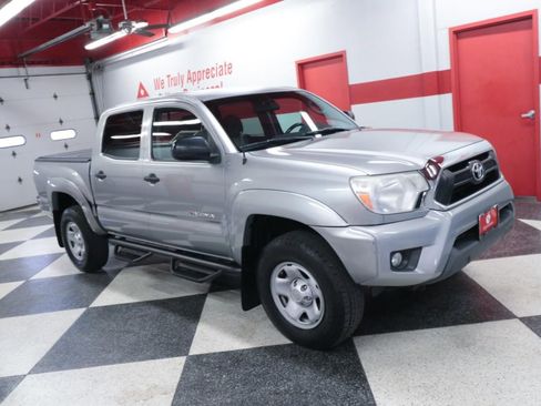 Used 2014 Toyota Tacoma PreRunner w/ SR5 Package image 3