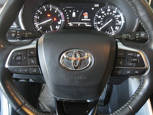 Used 2020 Toyota Highlander Platinum image 16
