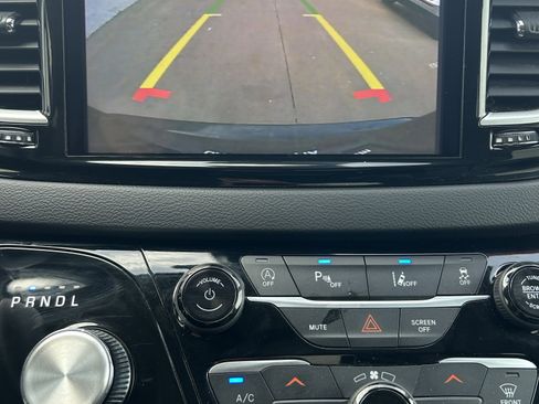 Used 2023 Chrysler Pacifica Touring-L FWD image 29