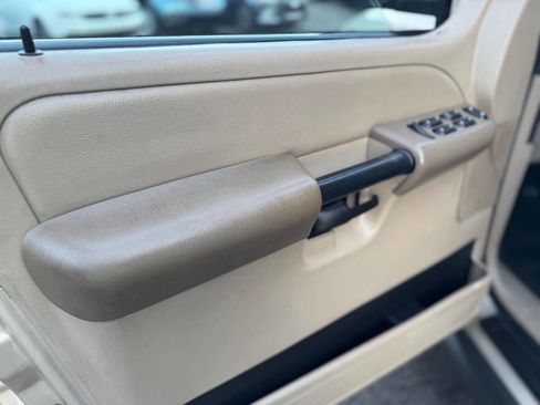 Used 2005 Ford Explorer Sport Trac XLT image 10