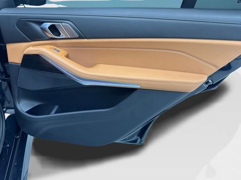 Used 2024 BMW X7 xDrive40i w/ M Sport Package image 47