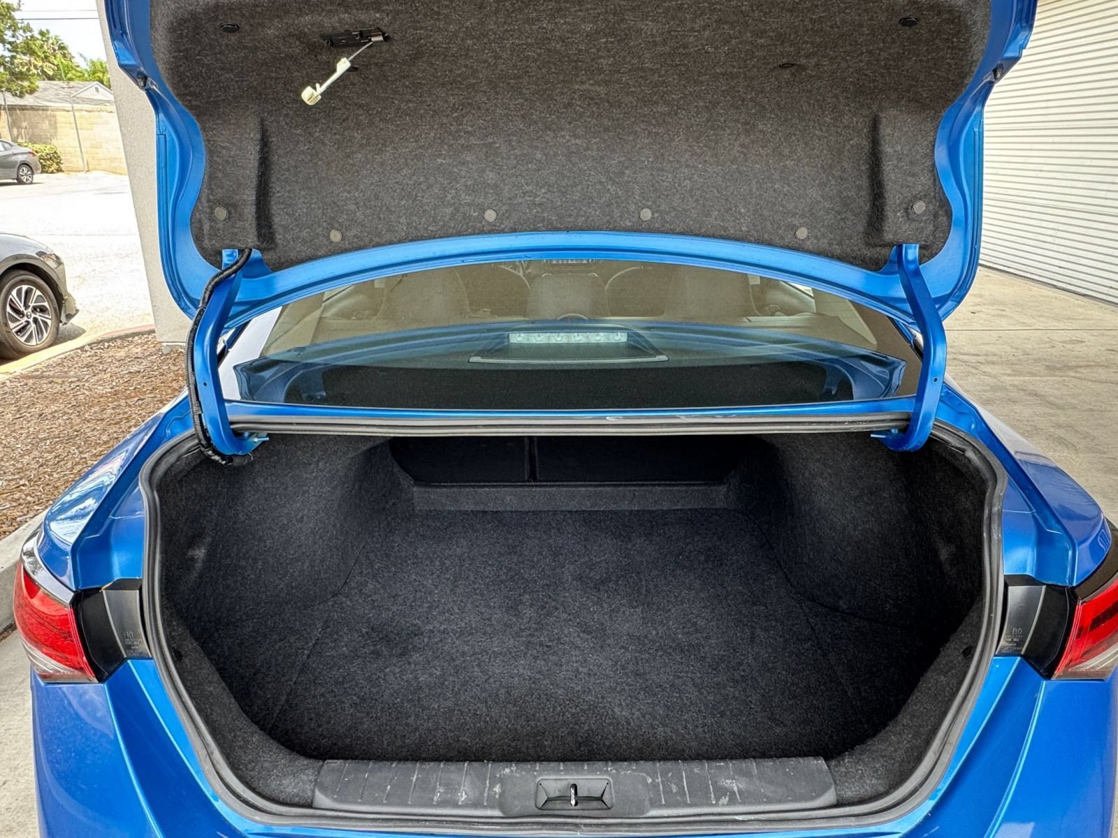 Used 2025 Nissan Sentra SV FWD image 29