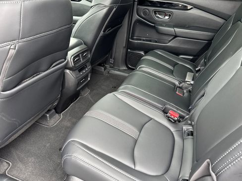 New 2025 Honda Pilot Touring image 12