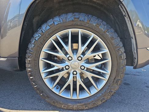 Used 2017 Jeep Grand Cherokee Summit w/ Platinum Series Group AWD/4WD image 39