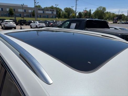 Certified 2023 Volkswagen Tiguan SE w/ Panoramic Sunroof Package AWD/4WD image 4