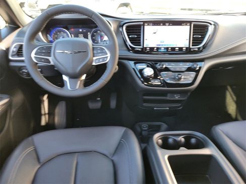 New 2026 Chrysler Pacifica Select image 4