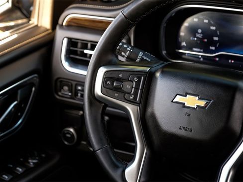 Used 2023 Chevrolet Suburban Premier image 13