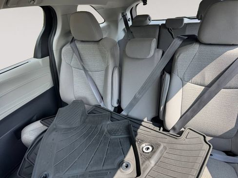 Used 2022 Toyota Sienna LE FWD image 13