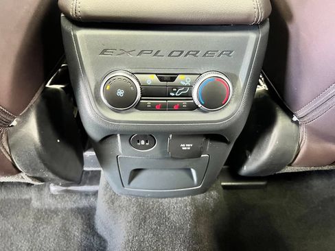 Used 2026 Ford Explorer Platinum w/ LUX Leather Package AWD/4WD image 31