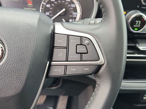 Certified 2022 Toyota Highlander XLE image 25