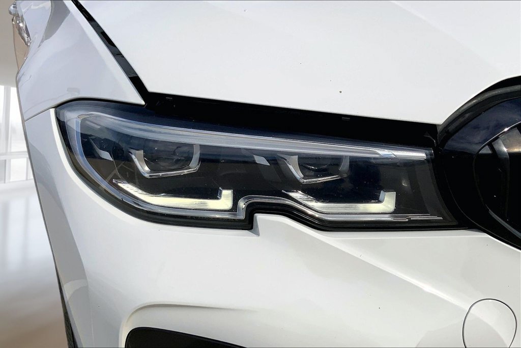 Used 2021 BMW 330i Sedan w/ M Sport Package RWD image 27