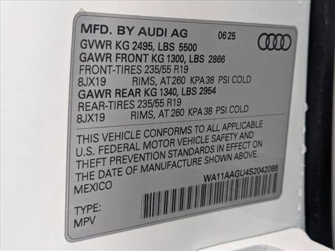 Used 2025 Audi Q5 Premium w/ Convenience Package image 27