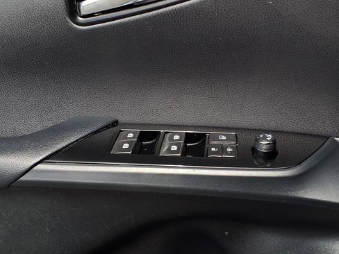 Certified 2016 Toyota Prius Three Touring FWD image 19