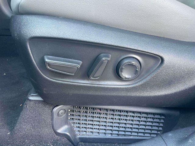 Certified 2025 Toyota Sienna XLE FWD image 19