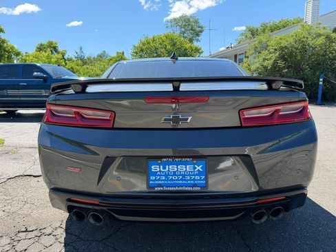 Used 2018 Chevrolet Camaro SS RWD image 5