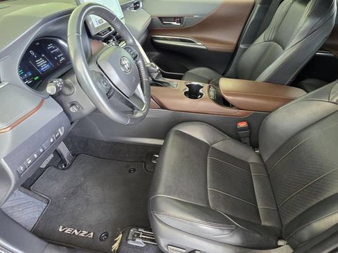 Used 2023 Toyota Venza Limited AWD/4WD image 6