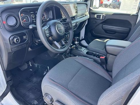 Used 2026 Jeep Wrangler Unlimited Rubicon AWD/4WD image 5