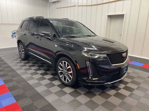 Used 2024 Cadillac XT6 Sport w/ Technology Package image 2