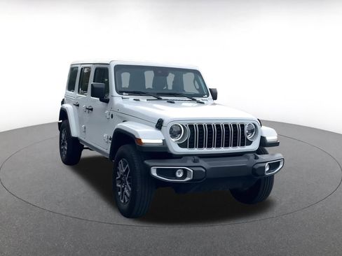 Used 2025 Jeep Wrangler Sahara image 3