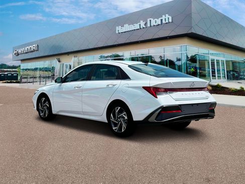 New 2025 Hyundai Elantra Limited FWD image 5