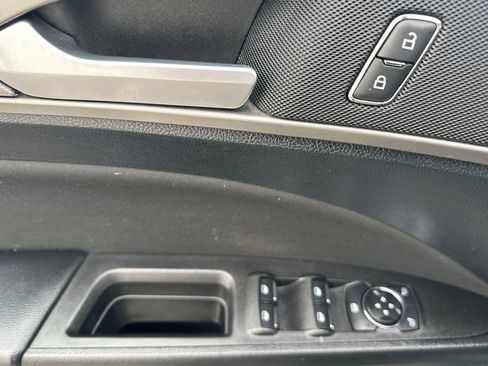 Used 2020 Ford Fusion SE image 10